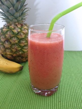 Pineapple-strawberry smoothie